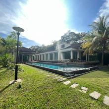 Single Storey Bungalow with pool