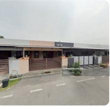 Single storey terrace house behind San Chai School, Muar, Johor