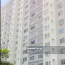 Casa suria 2 is a brand new, phase 2 and nice partly furnished unit !