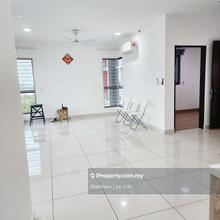 Corner Condo Service Apartment Walking To Shop 2 Car Park Full Facilit