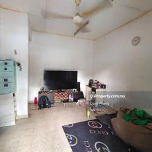 Freehold Terrace Walking distance to LRT, Tar Umt, parking 2 cars 