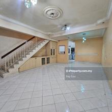 Cheap Kitchen Fully Extended Gated Guarded Good Condition