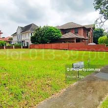 Mature bungalow enclave. Feels very quiet and peaceful. 
