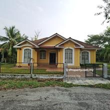 Next to lake bungalow