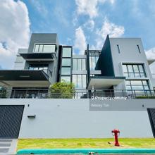 Ayer Keroh Luxury Bungalow with Basement Car Park and Lift