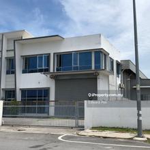 One and a half Semi-D factory for Rent