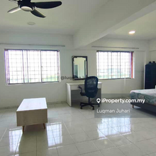 Vista Angkasa - 5 mins walking distance to LRT!