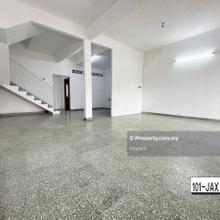 Jalan Meru ( Near Klang Parade ) Double Storey Terrace House Klang