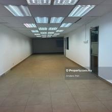 First Floor Shop Office facing LDP Highway in Uptown Damansara