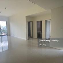 Spacious unit with Dual Key design