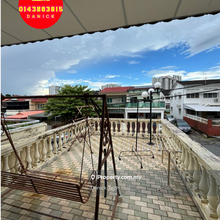 Best Buy 2 Storeys Terrace Located in Greenlane, Island Glades
