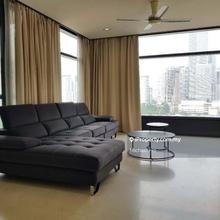 Walking distance to KLCC, park and MRT!