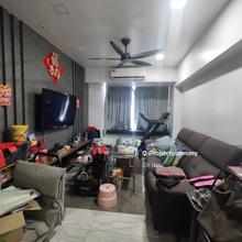 Palm Garden Apartment Beautifully Renovated with Quality Built-Ins