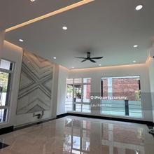 Taman Equine Equine Park Bungalow 3 Sty wif Basement and Lift, Stylish