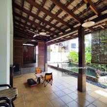 Super Nice Well Kept  2storey Semi-D, Must View !