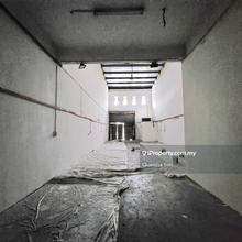Mount Austin 1.5 Terrace Factory For Rent