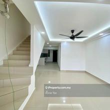 Permas Jaya/ 2 Storey Low Cost/ Intermediate Lot/ Renovated Unit 