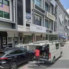 Bandar Puteri 3 Storey Shop For  Sale 