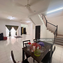 Spacious 4-Bed Link House Awaits Your Touch! Unleash your creativity