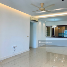 Unit for sale @ Surian Condo