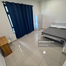 D'Seven Condo Master Room Private Toilet Carpark Available Female Only
