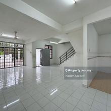 Jalan Jenawi Taman Puteri Wangsa Ulu Tiram  Johor
