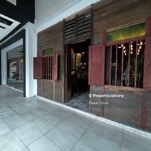 Corner lot shop with ready tenant