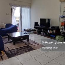 Spacious corner unit with balcony, bright and breezy