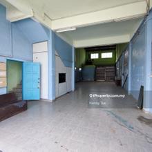 Spacious end lot terraced link factory rent