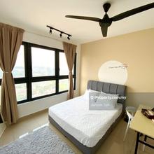 Fully Furnished Big Middle Room, 1st Sept Move In, Walk to MRT & LRT