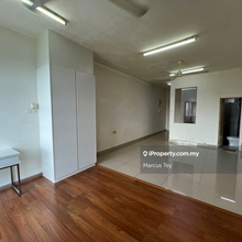 Studio and 1 bathroom/ Partial furnished/Near to Shop/Bus stop/Sg Tuas