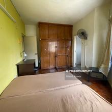 Unit comes with ready tenant. Additional room. Viewing by appointment.