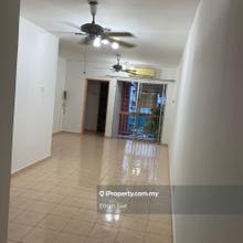 2nd Floor, Reno, Freehold, 840sf, Walk Distance to Shops & Restaurants