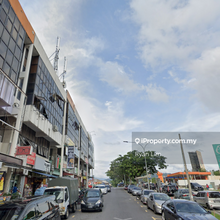 Facing mainroad