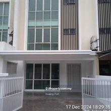 Gated Guarded 3 Storey Good Condition !!