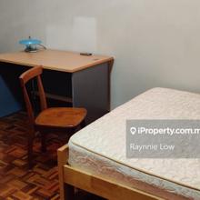 Bellisa Court 1450sf 3-Bedrooms Fully Furnished & Renovated 1-Carpark