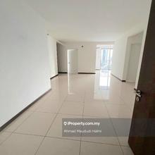 Freehold,2 parking,Corner unit