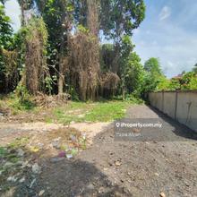 Tanah comey luas dekat batu2 di mukim pintu geng 