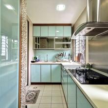 2.5sty house, partly furnished, good condition, guarded