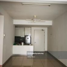 Utropolis Glenmarie ( Partial furnished 3 rooms 2 bath 2 parking )