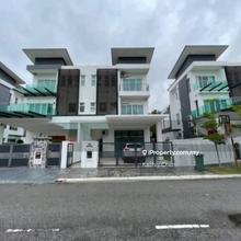 Suria Villa 3 Storey Semi D Landed Unit  (Nice Corner Unit )