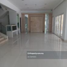 Putrajaya-2 storey Lakeview Beautiful Bungalow 