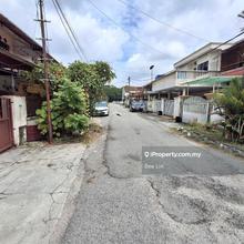 A traditional freehold double storey house @ off Jalan Raya Timur