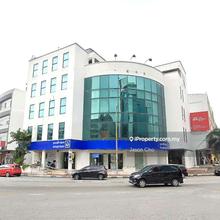 Exclusive Corner Shop with Potential ROI 5%