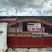 Rumah Setingkat di Taman Hillview