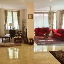 Bungalow with private pool & garden for sale