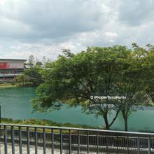 Big garden/ With lake view/ Private club house facilities/ nearby mall