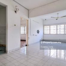 Corner, Mid Floor, Original Condition, Long Parking Bays