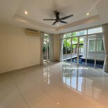 Beautiful Semi D with private pool
