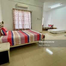 Spacious Double Storey House  2 Mins to BRT, Sunway